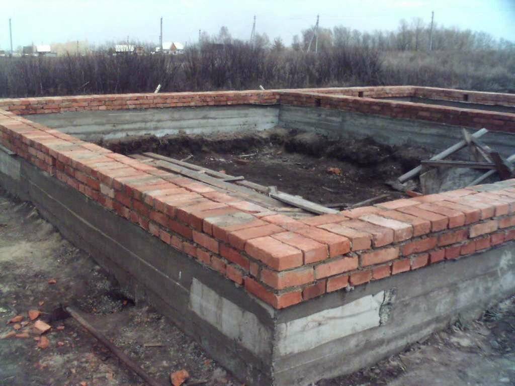 Устройство цоколя из кирпича на ленточный фундамент