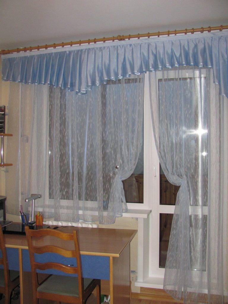 Современные идеи штор в гостиную с балконной дверью (50+ фото)