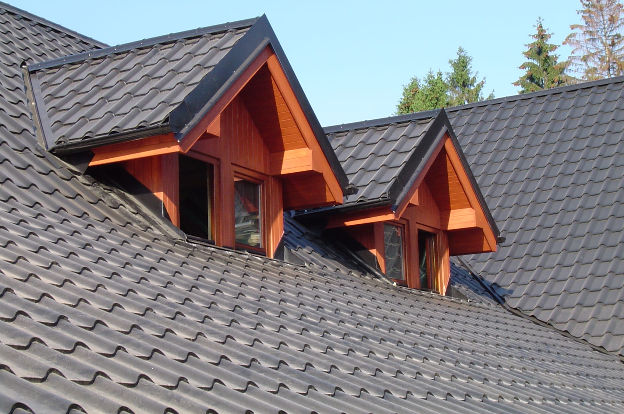 Чем покрыть крышу дома, недорого и качественно