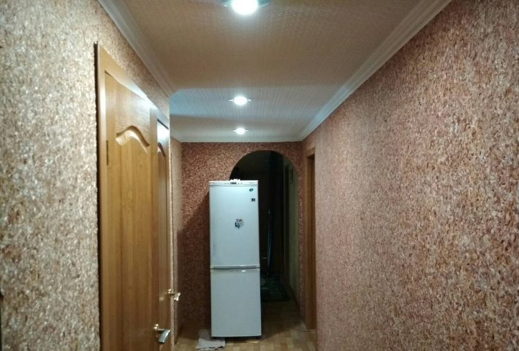 Жидкие обои в прихожей