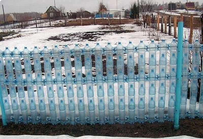 Варианты постройки забора из пластиковых бутылок - строй-специалист.ру
