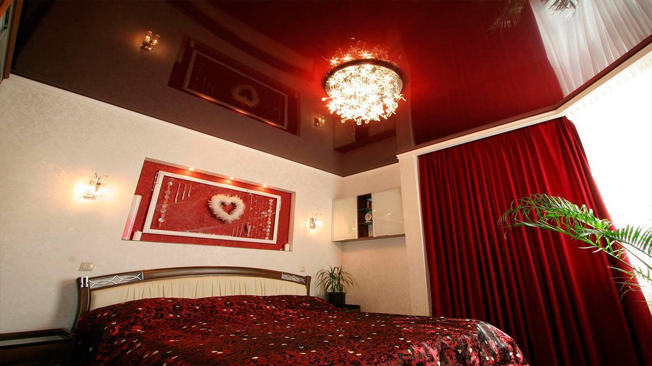 Натяжной потолок в спальне (90 фото) - красивые идеи, дизайн потолка