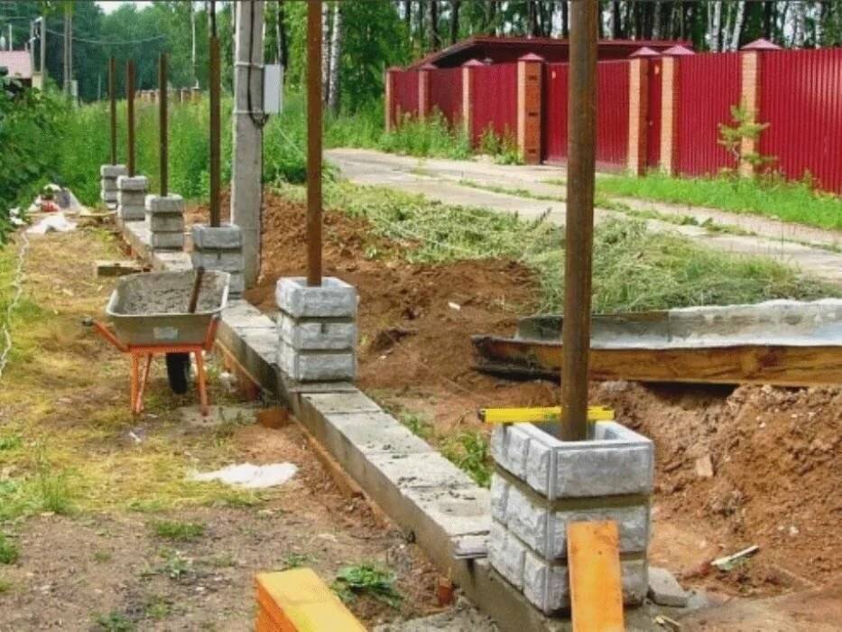 8 советов по выбору и установке декоративных бетонных блоков для забора