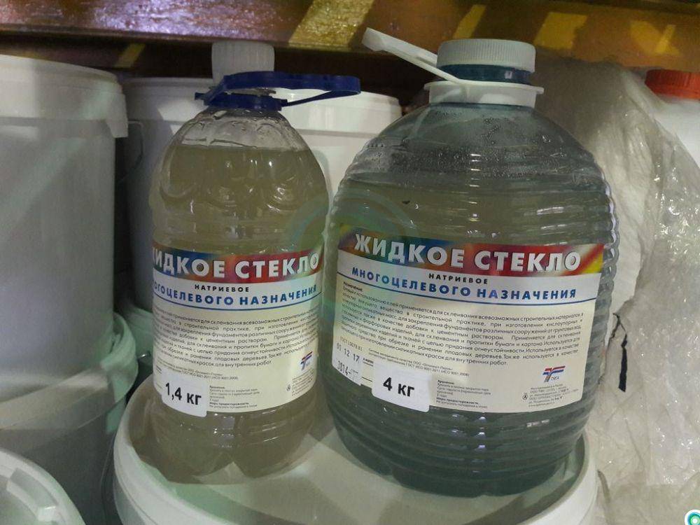Нанесение жидкого стекла на стены своими руками