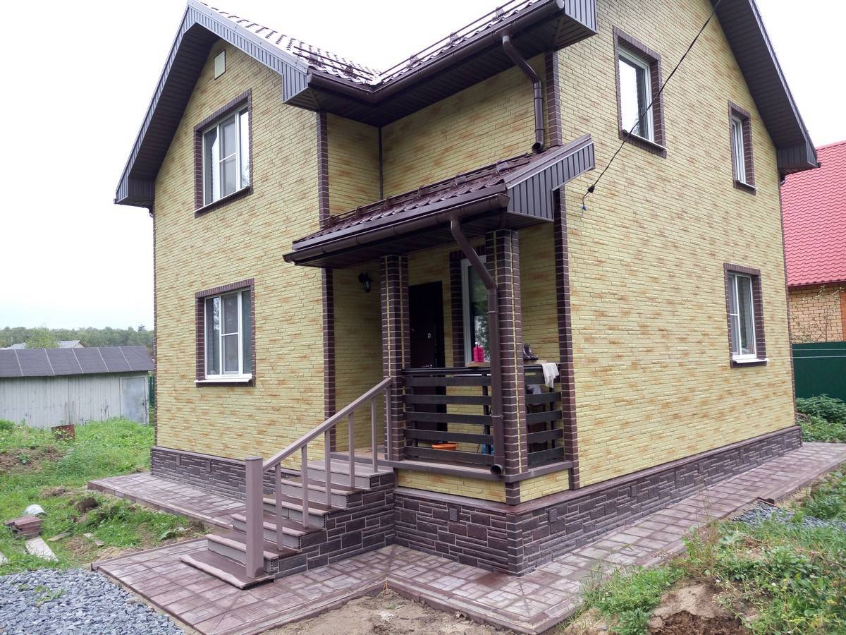 Март 2023 ? ???? (+74 фото) кирпичные фасады домов: виды укладки 74 фото