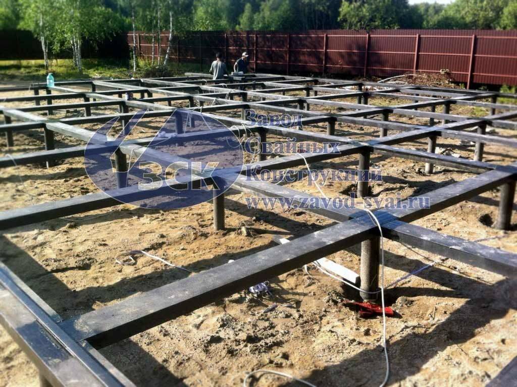 Фундамент из деревянного бруса для теплицы