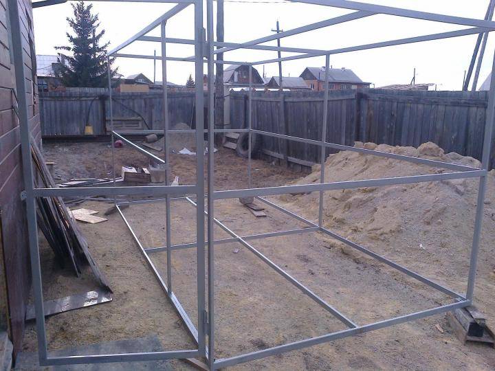 Как построить сарай из профлиста с металлическим каркасом
