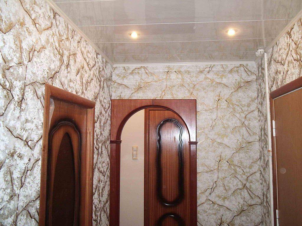 Жидкие обои в коридоре: используем структурность по максимуму (+7 фото)