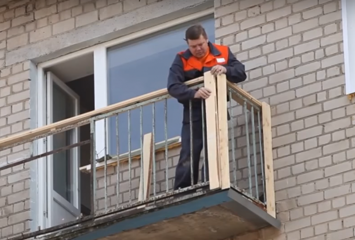 Как обшить балкон: обшивка балкона сайдингом, профлистом и мдф, видео по внешней отделке балкона сайдингом своими руками