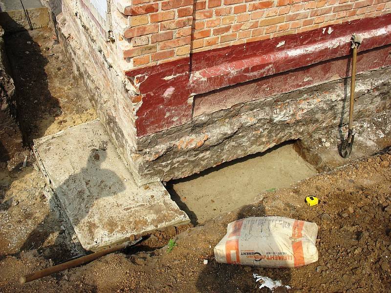 Как обновить фундамент под старый деревянный дом – смело строй