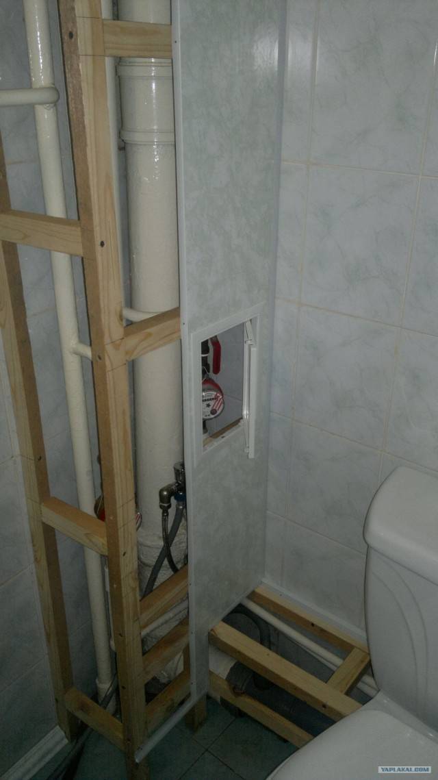 Как закрыть трубы в туалете пластиковыми панелями