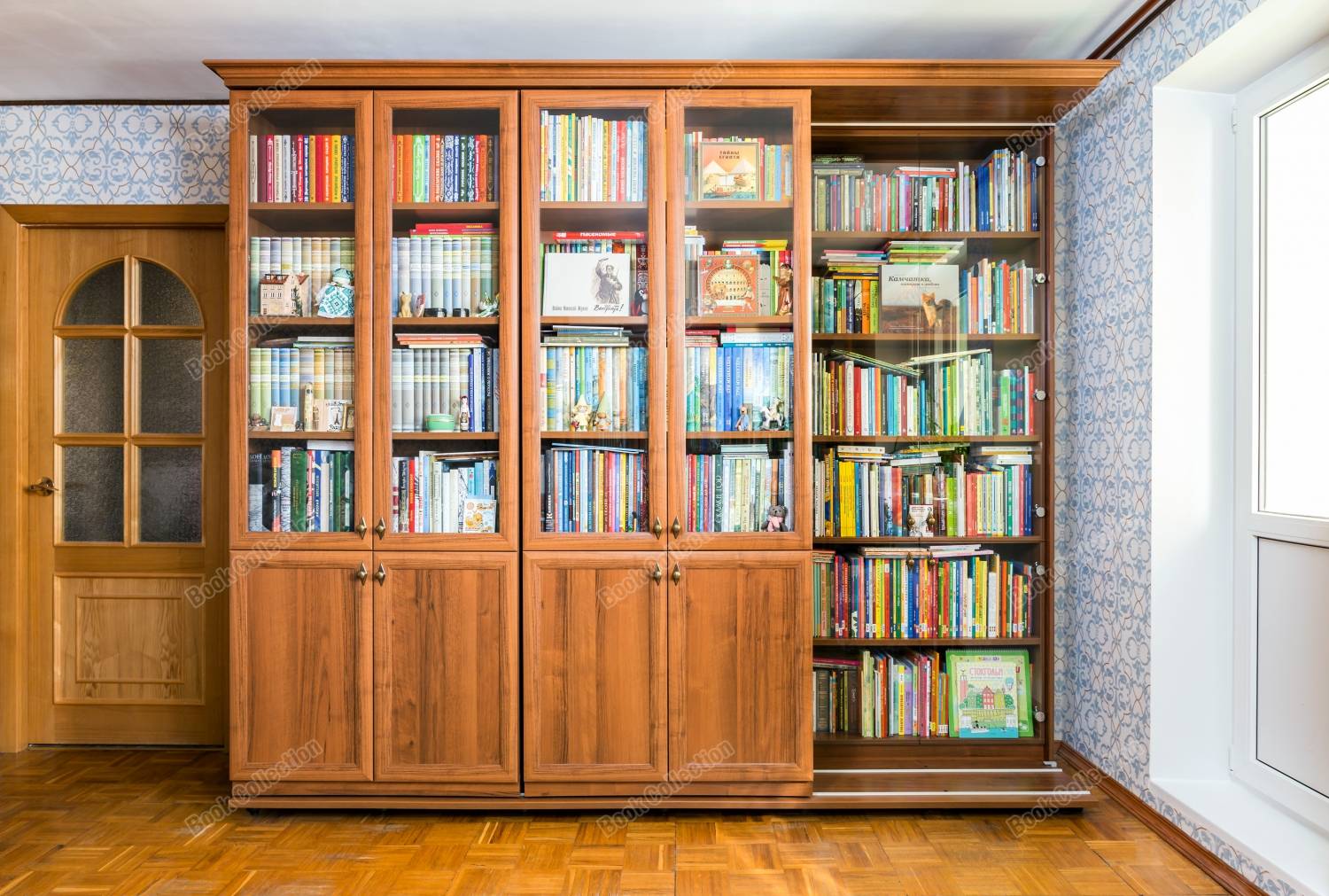 Угловые книжные шкафы (33 фото): шкаф для книг со стеклом