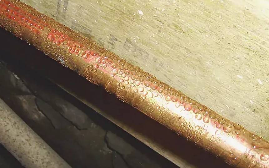 Конденсат на трубах холодной воды: причины появления и способы устранения