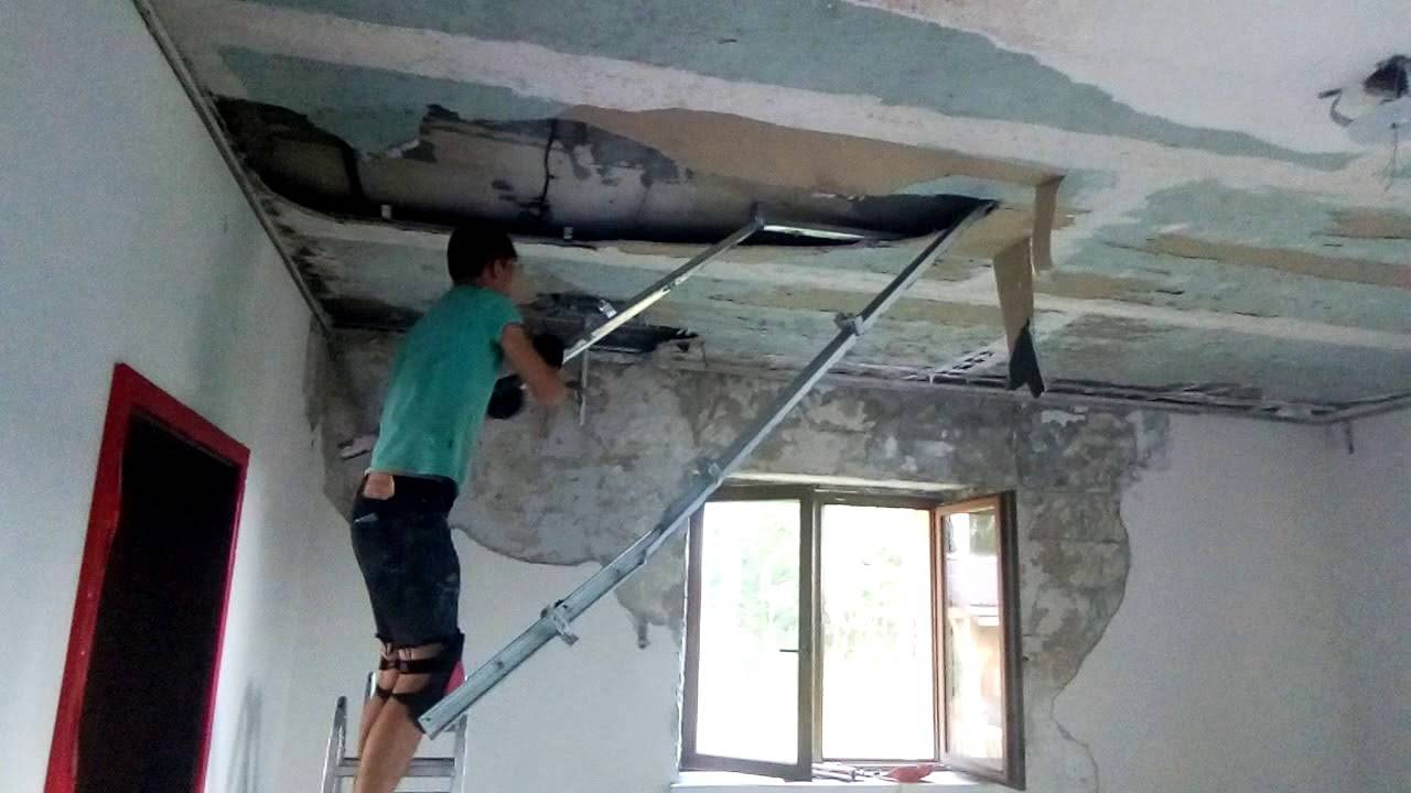 Как снять натяжной потолок